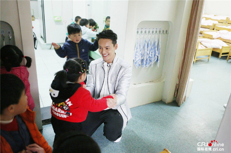 《奔跑吧》首秀 陈伟霆变身