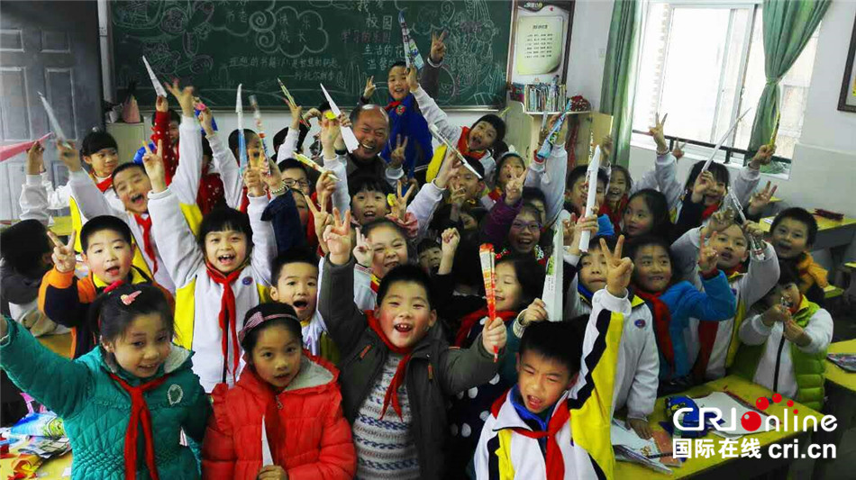 “环保老顽童”柯文沣:发挥生命余热 让垃圾“重生” “环保老顽童”柯文沣:发挥生命余热 让垃圾“重生”