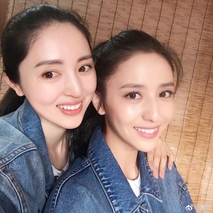 董璇晒亲密合照与佟丽娅撞脸撞衫撞橫店