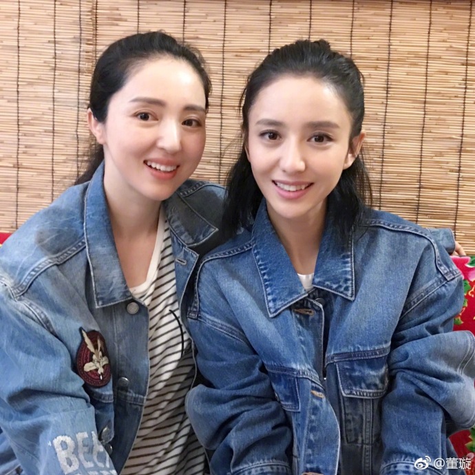 董璇晒亲密合照与佟丽娅撞脸撞衫撞橫店