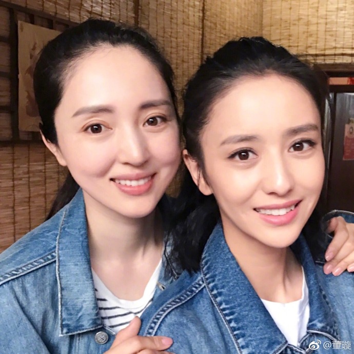 董璇晒亲密合照与佟丽娅撞脸撞衫撞橫店