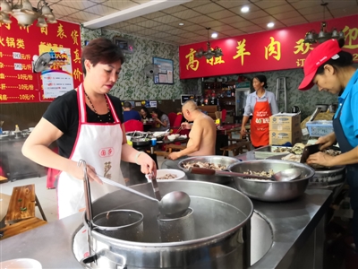 （今日热点3，导航成都，移动端）西昌一米粉店约定环卫工免费吃米粉 故事源于当年一句话