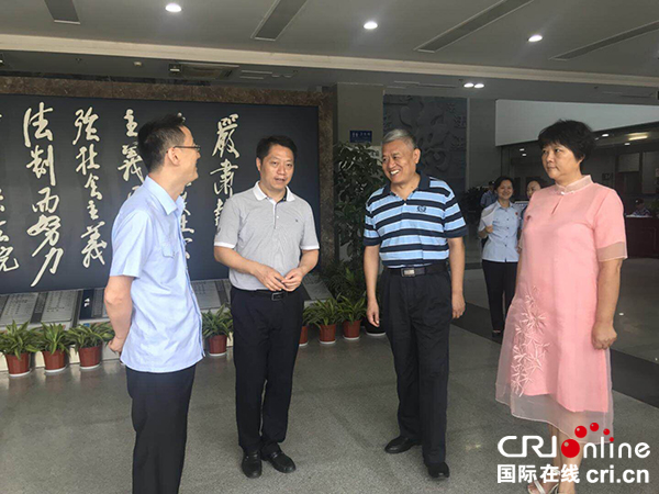 图片默认标题_fororder_督查组一行对新都区法院现场督导