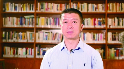 东湖高新区年度教师杨丰铭： 有“绝活” 还有“诗和远方”