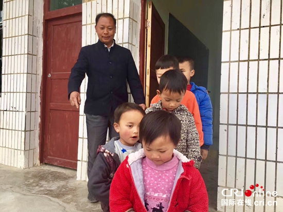 (已过审、网页轮播图、移动版轮播图、客户端轮播图)“大山园丁”杨朝俊扎根山区34年培育千余名“山里娃”