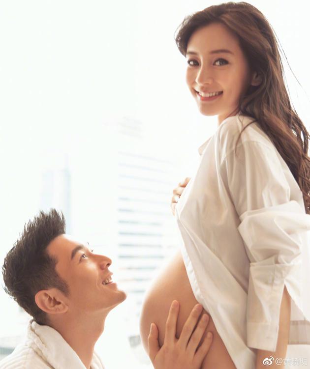 angelababy与黄晓明于2015年结婚,于2016年怀孕,孕后的baby除了