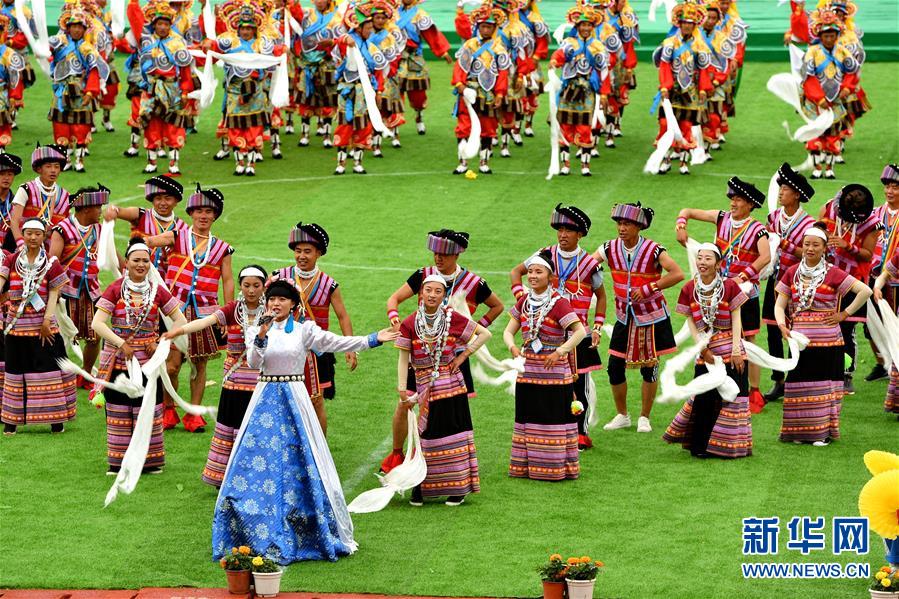 西藏林芝雅鲁藏布生态文化旅游节开幕