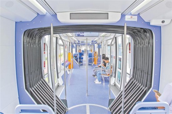 （成都列表，导航成都，移动端）成都首条有轨电车首次动车调试:驾驶比地铁难