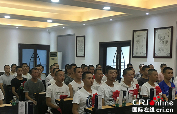 图片默认标题_fororder_欢送会现场