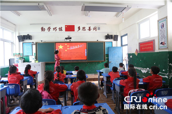 甘孜州乡城县各中小学多形式,多主题办好开学"第一课"