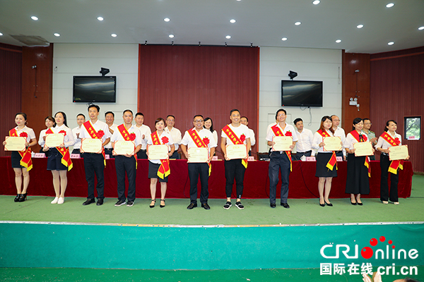 图片默认标题_fororder_1颁发荣誉证书