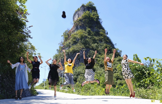 不签 【区县联动】【黔江】黔江有处石钟山 奇特风光耸云天