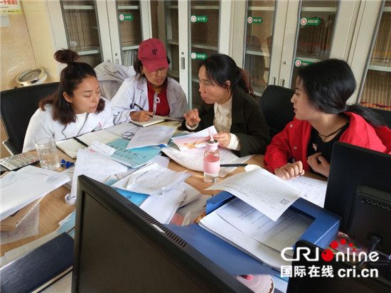 图片默认标题_fororder_开展业务集中学习活动（稻城县委宣传部 供图）