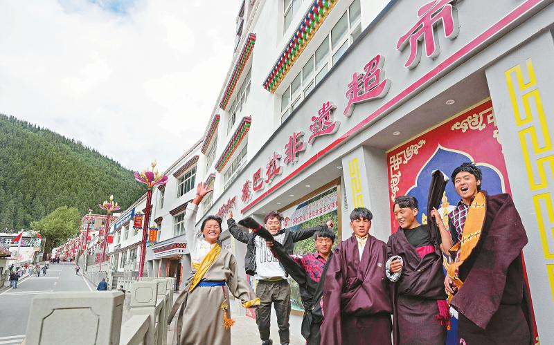 （焦点图，导航成都，移动端轮播图）四川非遗传习所：播下艺术和脱贫的种子