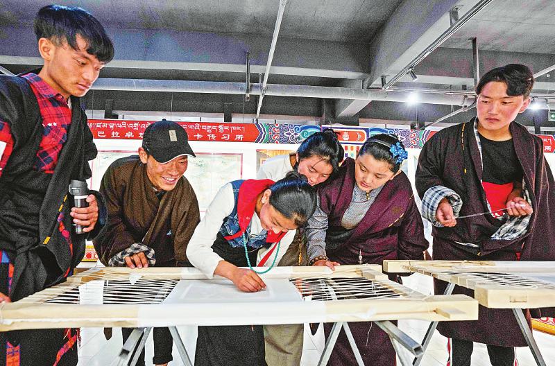 （焦点图，导航成都，移动端轮播图）四川非遗传习所：播下艺术和脱贫的种子