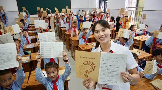 【聚焦重庆】【科教 图文】重庆永川11万多中小学生用上环保作业本