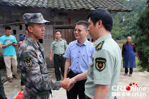 图片默认标题_fororder_兴文县人武部部长肖维斌表示祝贺