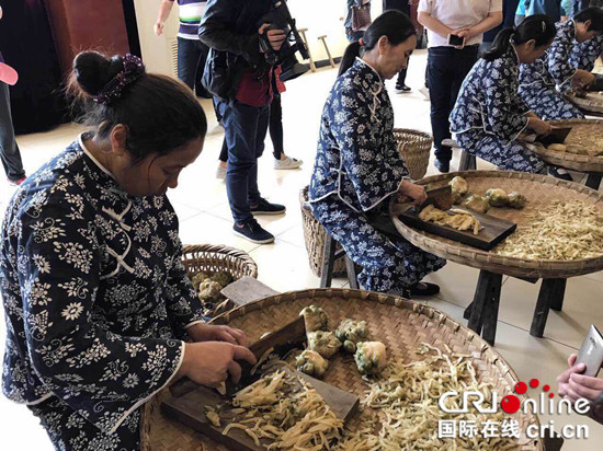已过审【CRI专稿列表】全国百家网络媒体看涪陵：产业升级加快“新发展”