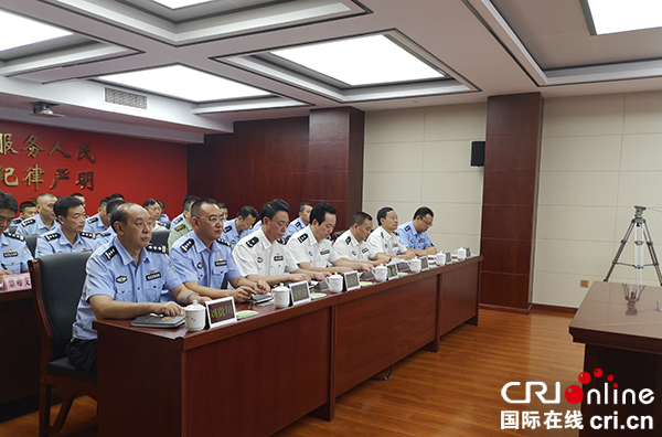 图片默认标题_fororder_攀枝花市公安机关“秋风”专项行动--仪式现场--供图刀琼