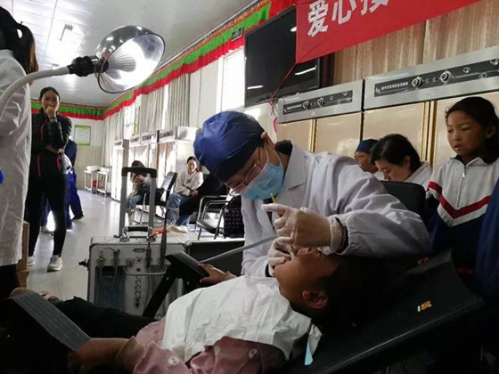 上海口腔医疗专家团队首次进藏开展义诊