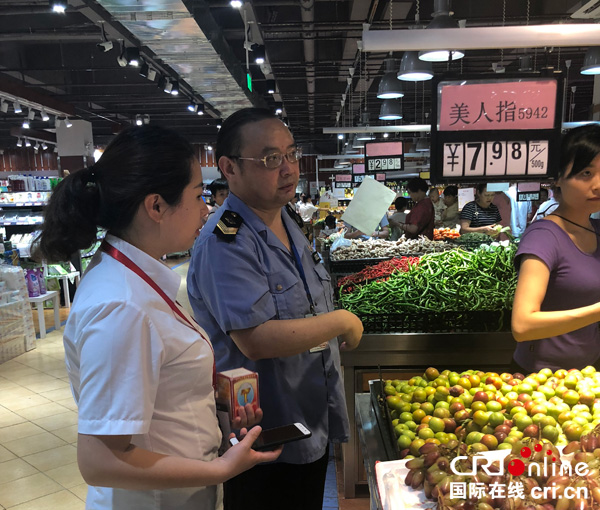 图片默认标题_fororder_检查大型超市食品2