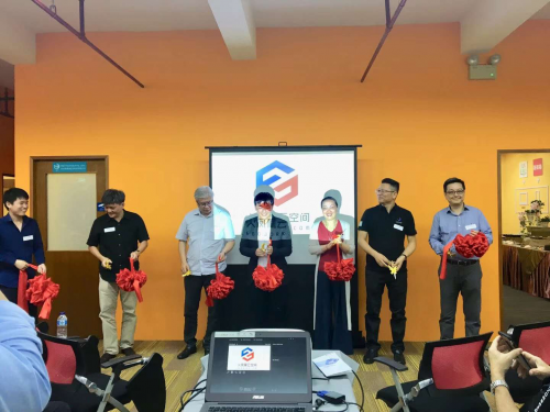 整合全球资源，火凤凰首个海外孵化器在新加坡正式开业
