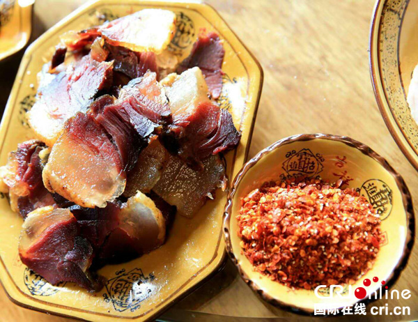 图片默认标题_fororder_3、肥而不腻的丹巴猪膘（丹巴县旅游局-供图）