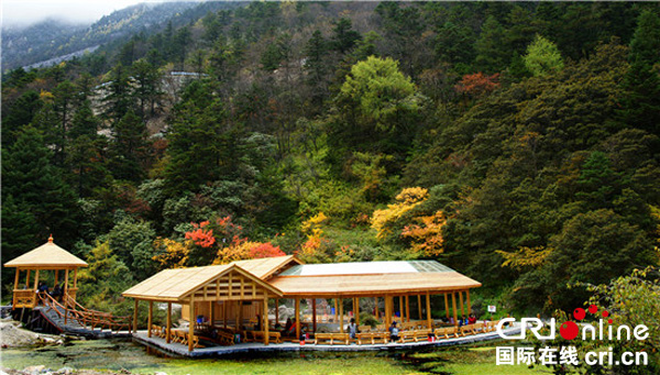 图片默认标题_fororder_药池沸泉秋意盎然（甘孜州旅游发展委员会-供图）