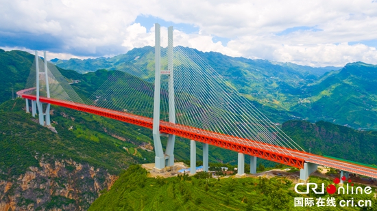 565.4米高 贵州北盘江大桥获吉尼斯认证为世界最高桥