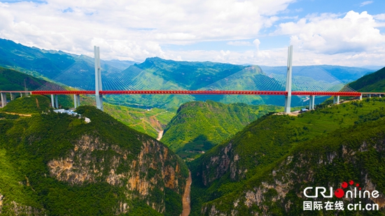 565.4米高 贵州北盘江大桥获吉尼斯认证为世界最高桥