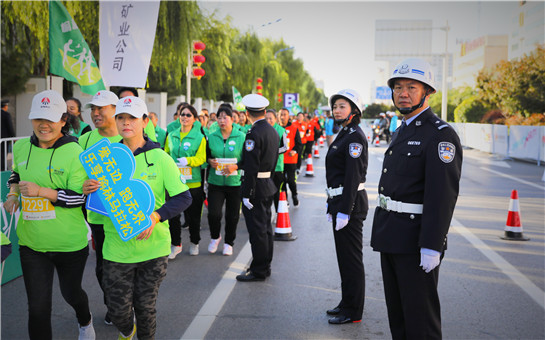 榆林市公安局交警支队圆满完成2018榆林国际马拉松道路交通安保任务