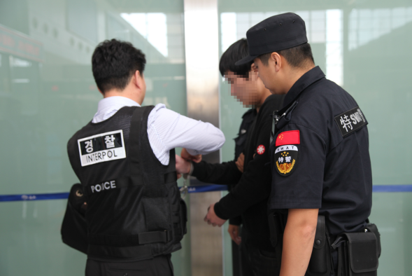 吉林省公安厅向韩国移交11名韩籍逃犯