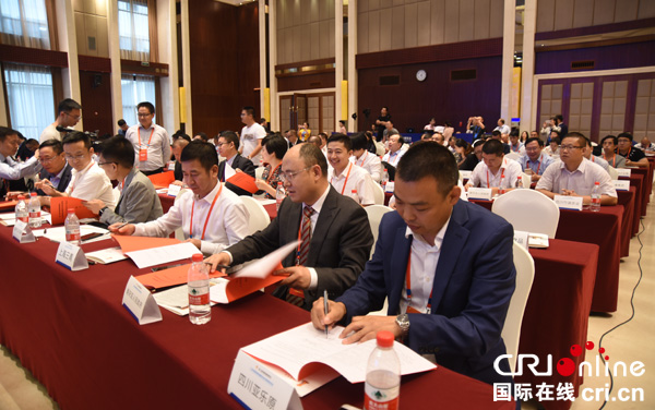 图片默认标题_fororder_集中签约现场（摄影--徐琴）