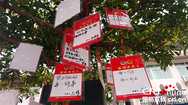 图片默认标题_fororder_利州区食品药品和工商局“亮身份-晒承诺”活动（摄影--刘玥）