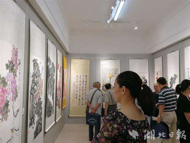 “彩绘新时代”湖北老年书画展在汉举办