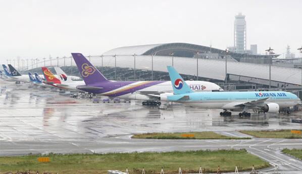 日本关西国际机场全面重开，曾受台风影响大面积被淹