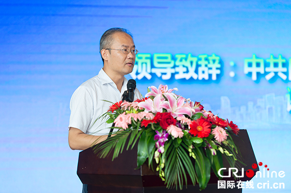 图片默认标题_fororder_2自流井区委副书记谢飞致辞（摄影-廖志全）