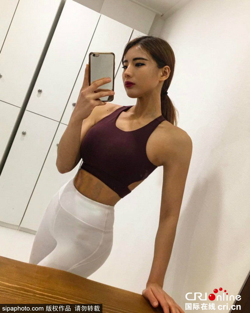 健身女神性感私照走红 前凸后翘身材诱人-国际在线