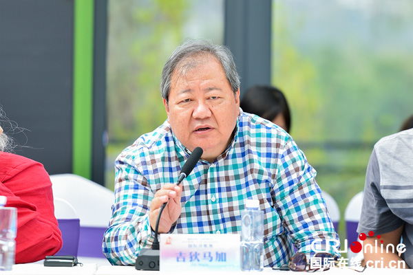 图片默认标题_fororder_1中国作协副主席、书记处书记吉狄马加总结讲话（摄影-廖志全）