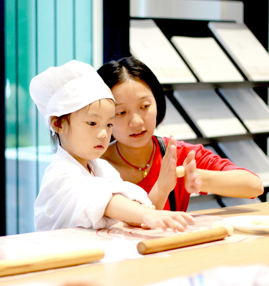 【房产资讯】【房产汽车 列表】儿童教育全新模式  中国铁建·西派时代食育课堂实探