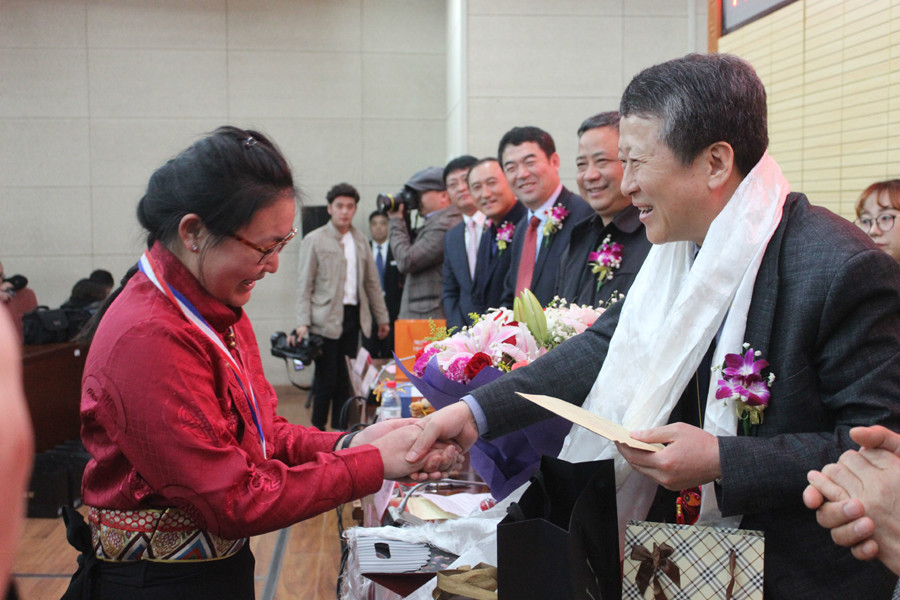 '박걸장학금' -조선족을 알리는 가교가 되다 '박걸장학금' -조선족을 알리는 가교가 되다