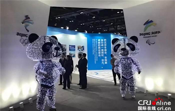 国际奥委会执行主任克里斯托夫·杜比感受中国“冰雪力量”