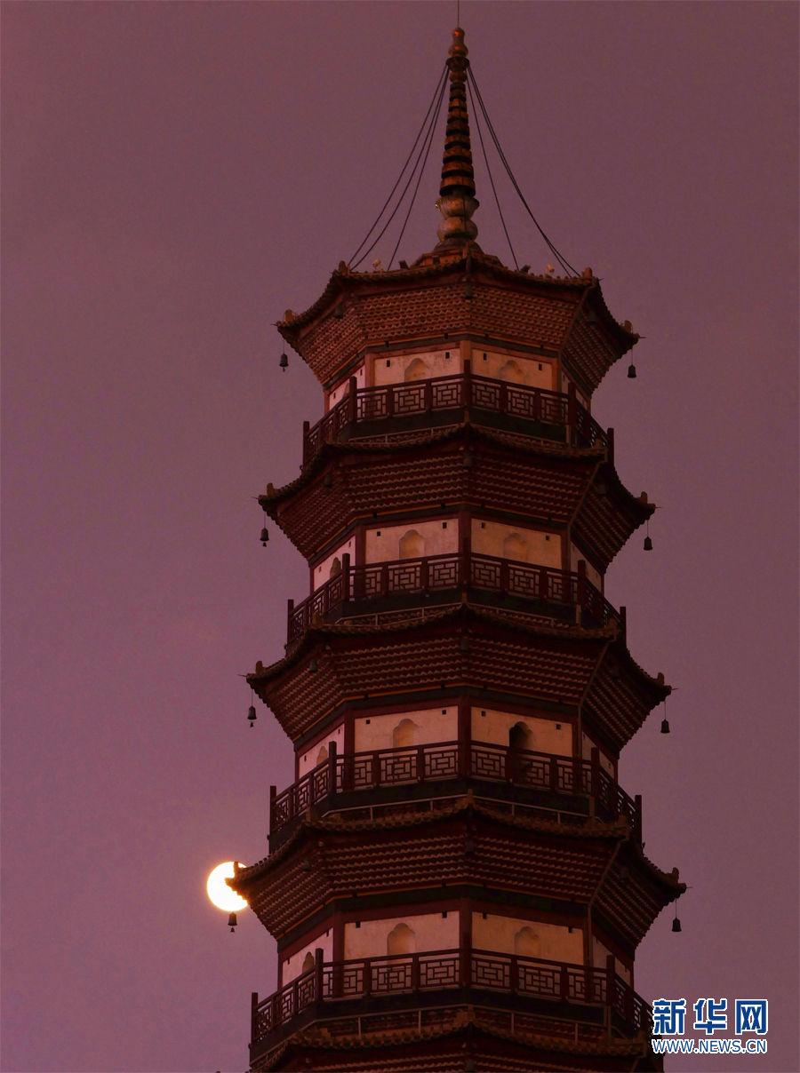 广州：十五的月亮十六圆——禅钟挂月 相映成趣