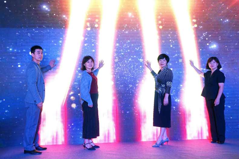 首届中国西柳国际棉服采购节东盟加六国特色商品展洽会开幕