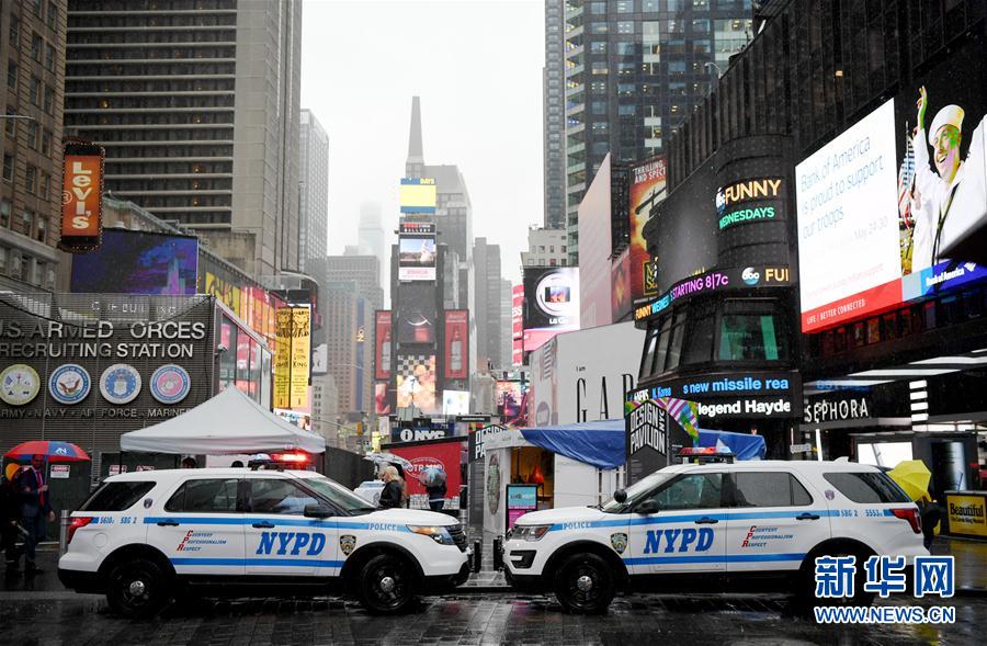 纽约时报广场汽车冲撞行人事件后加强安保(组图)
