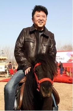 于谦到底有多少钱？60亩马场 带3保镖泡温泉