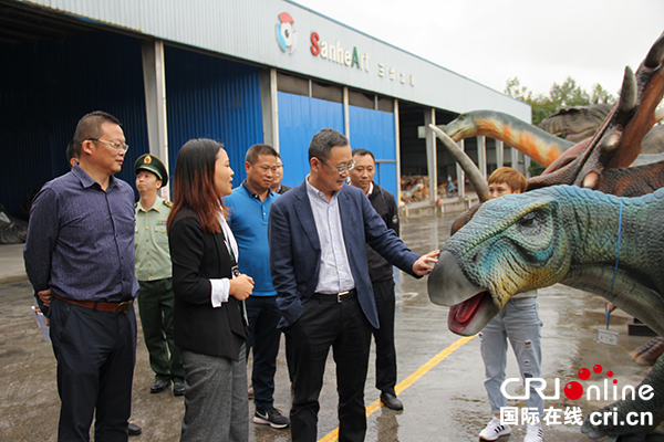 图片默认标题_fororder_张邦举详细了解仿真恐龙制作工艺（摄影-杨梦婧）