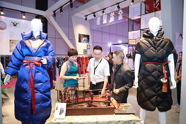2018上海国际服装服饰博览会(chic2018秋季)活动现场(成都市商务委 供