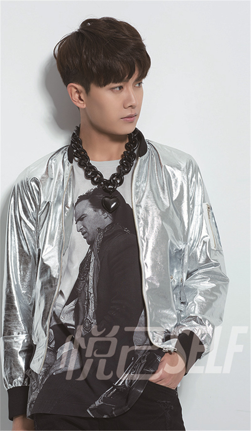 换一种风格依旧帅!任嘉伦最新大片大秀复古嘻