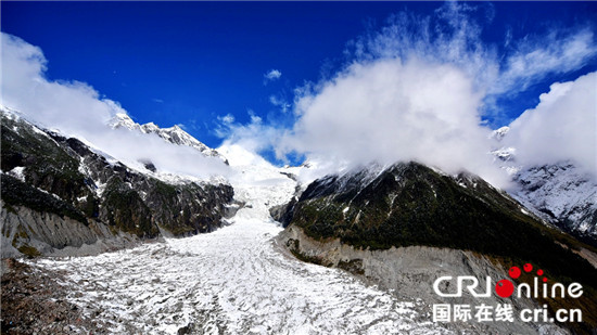 图片默认标题_fororder_海螺沟壮美冰瀑（甘孜州委宣传部 供图）